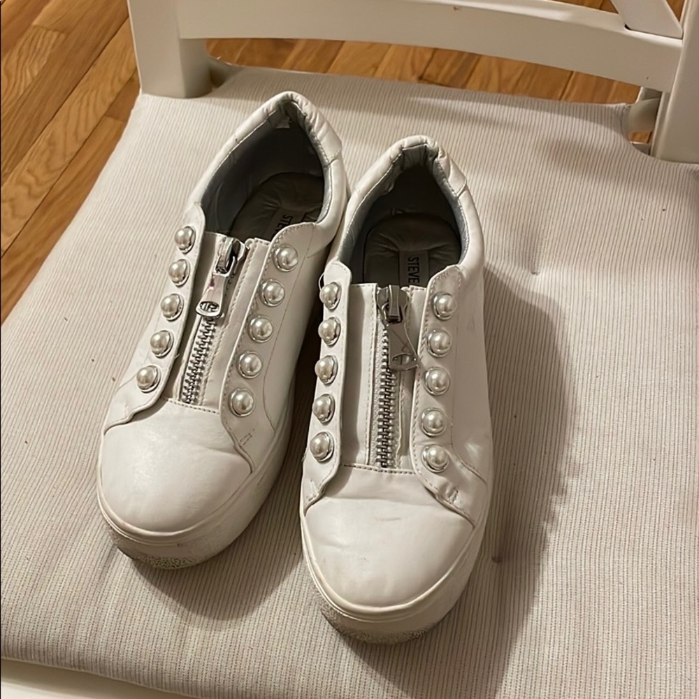 White Steve Madden casual sneakers